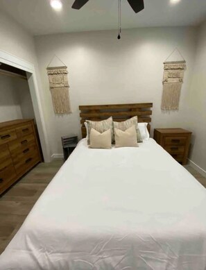 4 bedrooms, WiFi, bed sheets