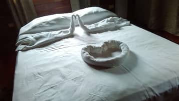 3 bedrooms, in-room safe, iron/ironing board, bed sheets