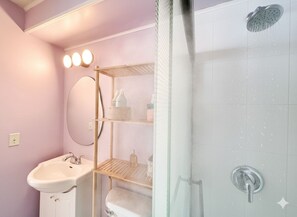 Bathroom - Cozy 1-bedroom apartment in amazing San Juan with AC (San Juan)