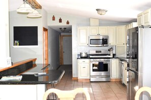 Fridge, microwave, oven, stovetop -
Peaceful retreat after adventuring in the Adirondacks (Westport)