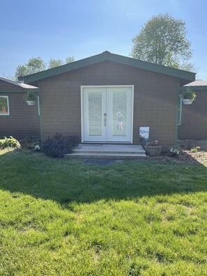 Exterior detail -
Peaceful retreat after adventuring in the Adirondacks (Westport)