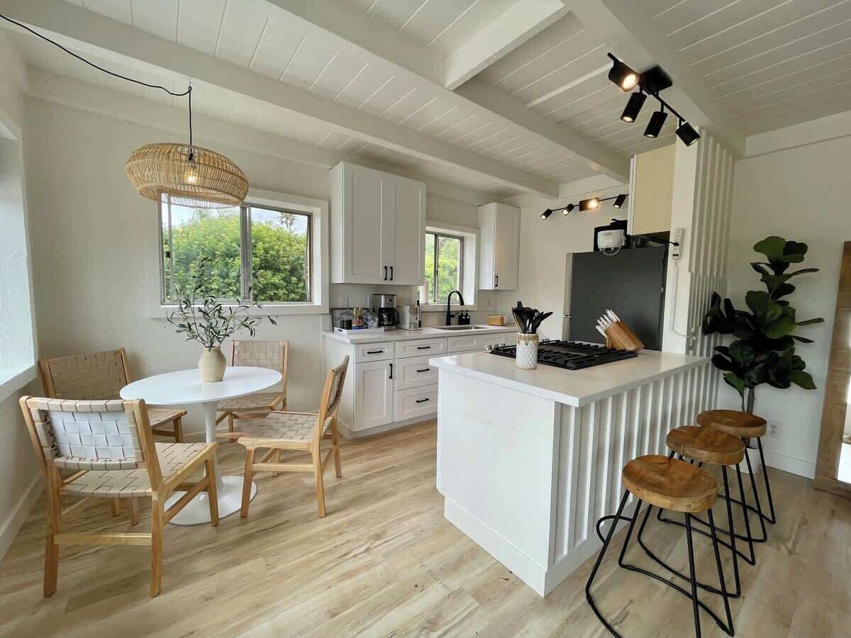 Geladeira, micro-ondas, fogão, cooktop