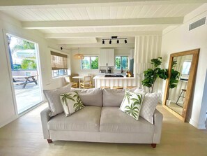 Smart TV - Encinitas Surf Shack w/ Private Rooftop Oasis (Encinitas)