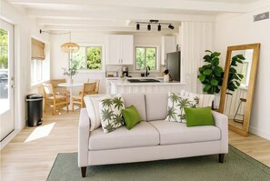 Smart TV - Surf Shack Encinitas - 5 Min to Beach, 12 Min to Legoland! (Encinitas)