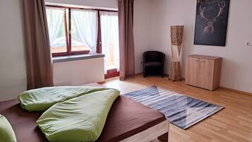 1 bedroom, bed sheets