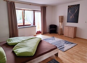 1 bedroom, bed sheets