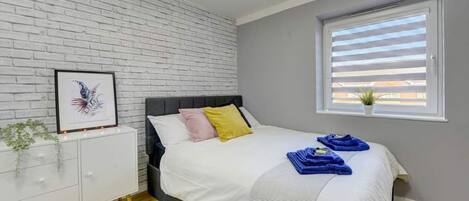 2 bedrooms, iron/ironing board, WiFi, bed sheets