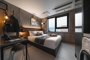 Premium bedding, laptop workspace, iron/ironing board, free WiFi - Urbanstay Boutique Nampo BIFF (Busan)