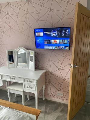 3 bedrooms, WiFi, bed sheets