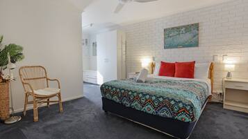 2 bedrooms, iron/ironing board, internet
