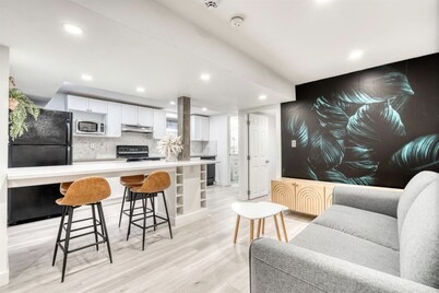 Renovated suite near 17th