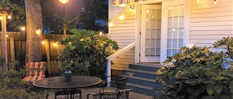 Hayward Cottage | Terrace/patio