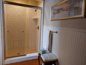 Barkley Cottage 2 Bedroom | Bathroom | Free toiletries, hair dryer, bathrobes, towels - Urban Cottages of Little Rock (Little Rock)