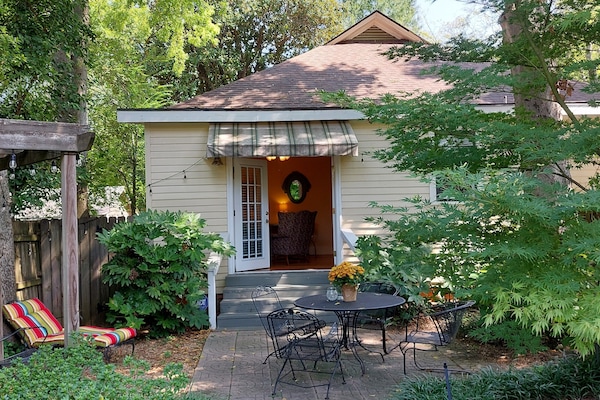 Hayward Cottage | Terrace/patio
