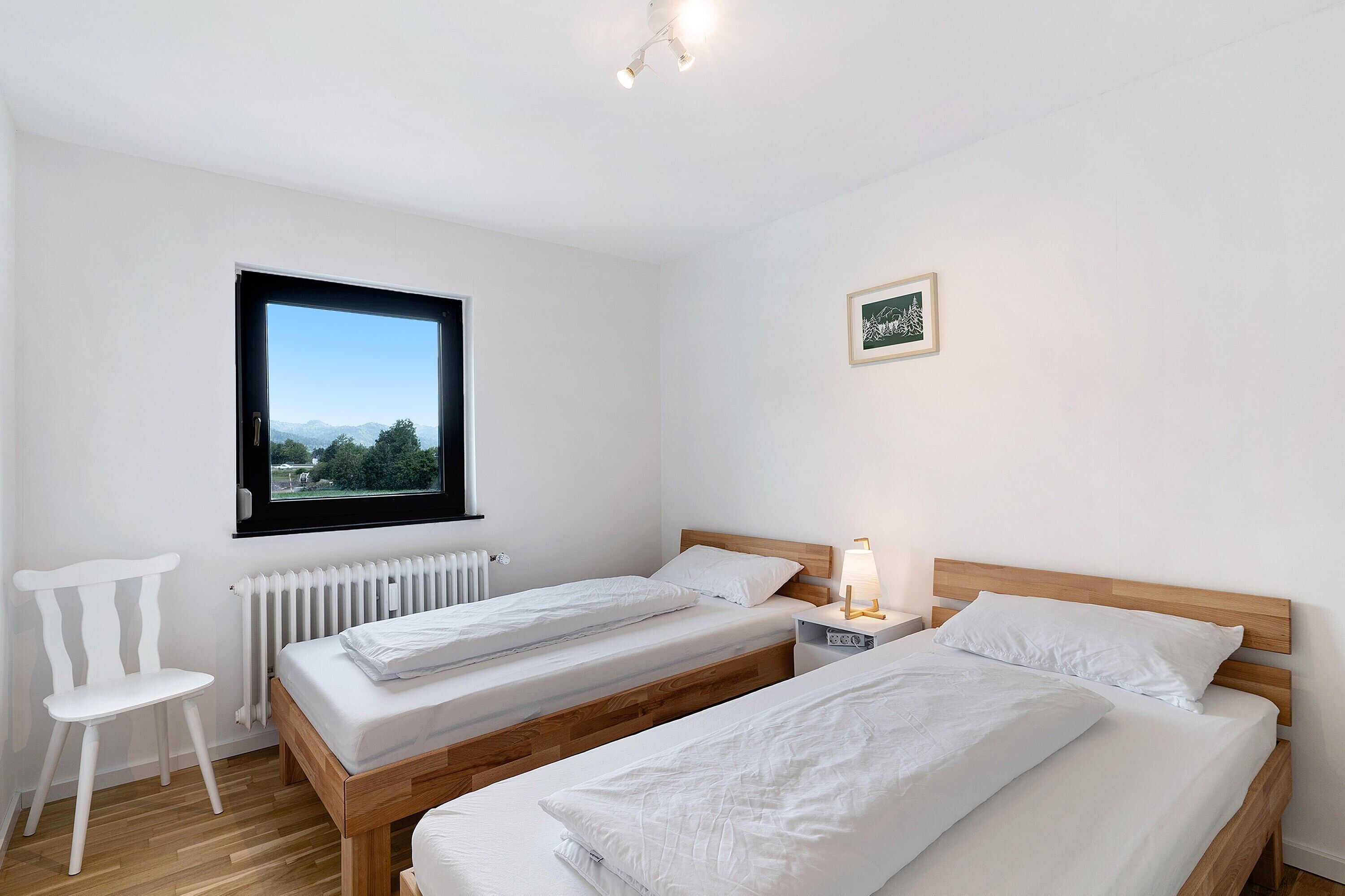 3 室のベッドルーム、WiFi (無料)、ベッドシーツ