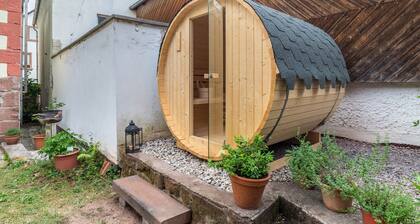 Holiday Home 'Pfälzerwald Idyll' with Private Terrace, Private Garden and Wi-Fi