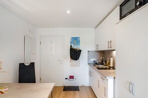 Frigorifero, forno, piano cottura, macchina per tè/caffè