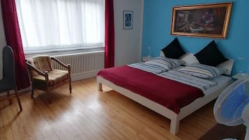 2 bedrooms, iron/ironing board, free WiFi, bed sheets