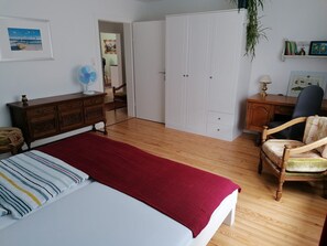 2 habitaciones, tabla de planchar con plancha y wifi gratis 