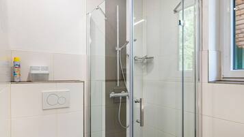 Shower, free toiletries, hair dryer, towels