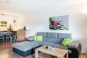 TV - Apartment 'Ferienwohnung Ursel' with Mountain View, Balcony and Wi-Fi (Todtmoos)