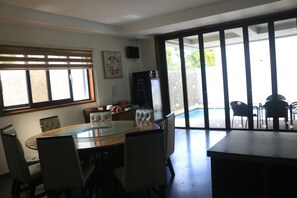 In-room dining - KOREGON VILLAS (Mabalacat City)