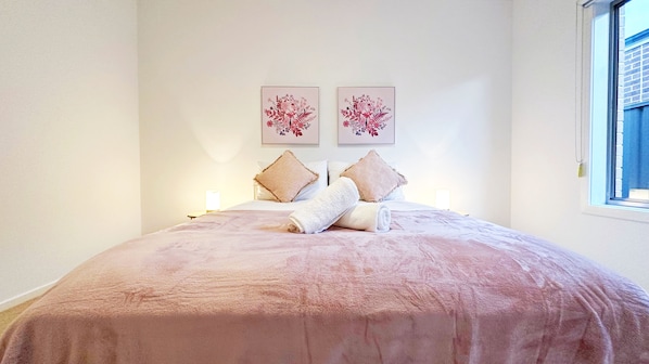 4 bedrooms, desk, iron/ironing board, free WiFi