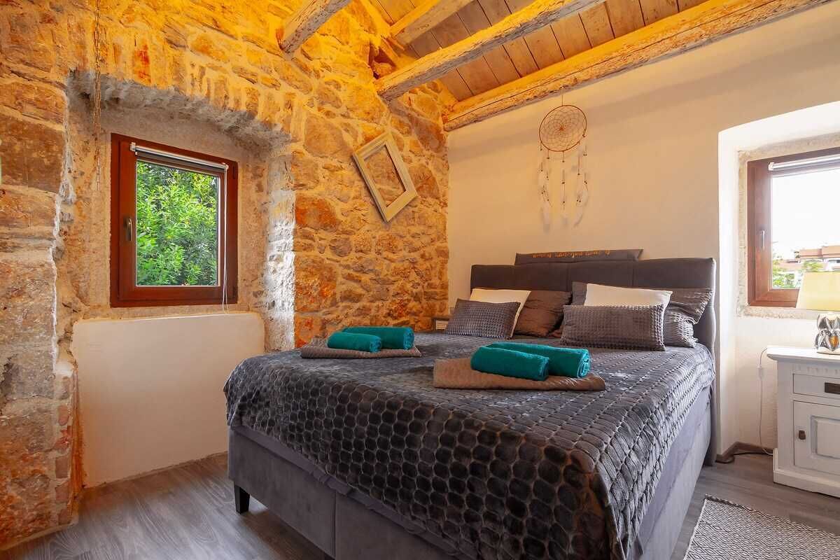 2 bedrooms, WiFi (free), bed sheets