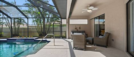 حمّام سباحة مُدفَّأ