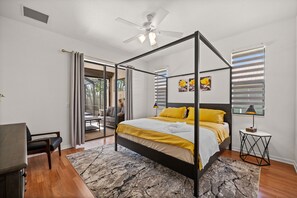 3 habitaciones, escritorio y tabla de planchar con plancha