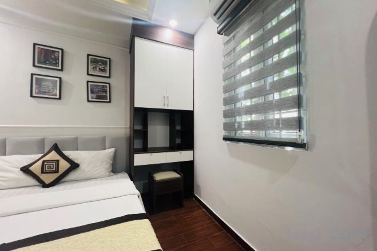 Premium bedding, in-room safe, desk, laptop workspace