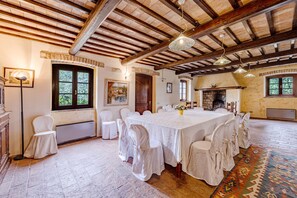 Banquet hall - Villa del Colle, Torgiano, Italy (Torgiano)