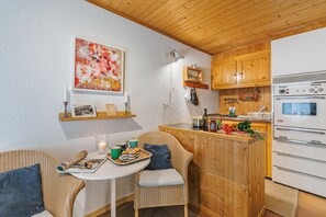 Fridge, oven, stovetop, coffee/tea maker - Rustico Stock with free WiFi, Lugano, Switzerland (Lugano)