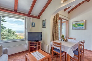 TV - Valdarke Sea View Apartment, Mali Lošinj, Croatia (Mali Lošinj)