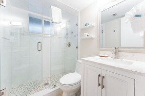Shower, hair dryer - Steps from Beach! First Level Condo, Walk to Pier (Saint Simons Island)