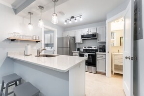 Fridge, microwave, oven, stovetop - Steps from Beach! First Level Condo, Walk to Pier (Saint Simons Island)