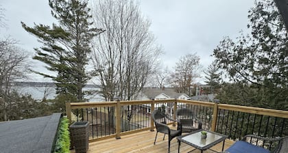 3 Bedrooms Cottage W LAKE VIEWS, beside waterfront trail and steps from beach