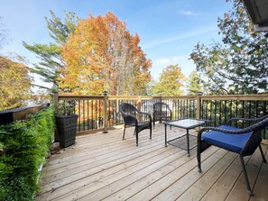 Terrace/patio - 3 Bedrooms Cottage W LAKE VIEWS, beside waterfront trail and steps from beach (Barrie)
