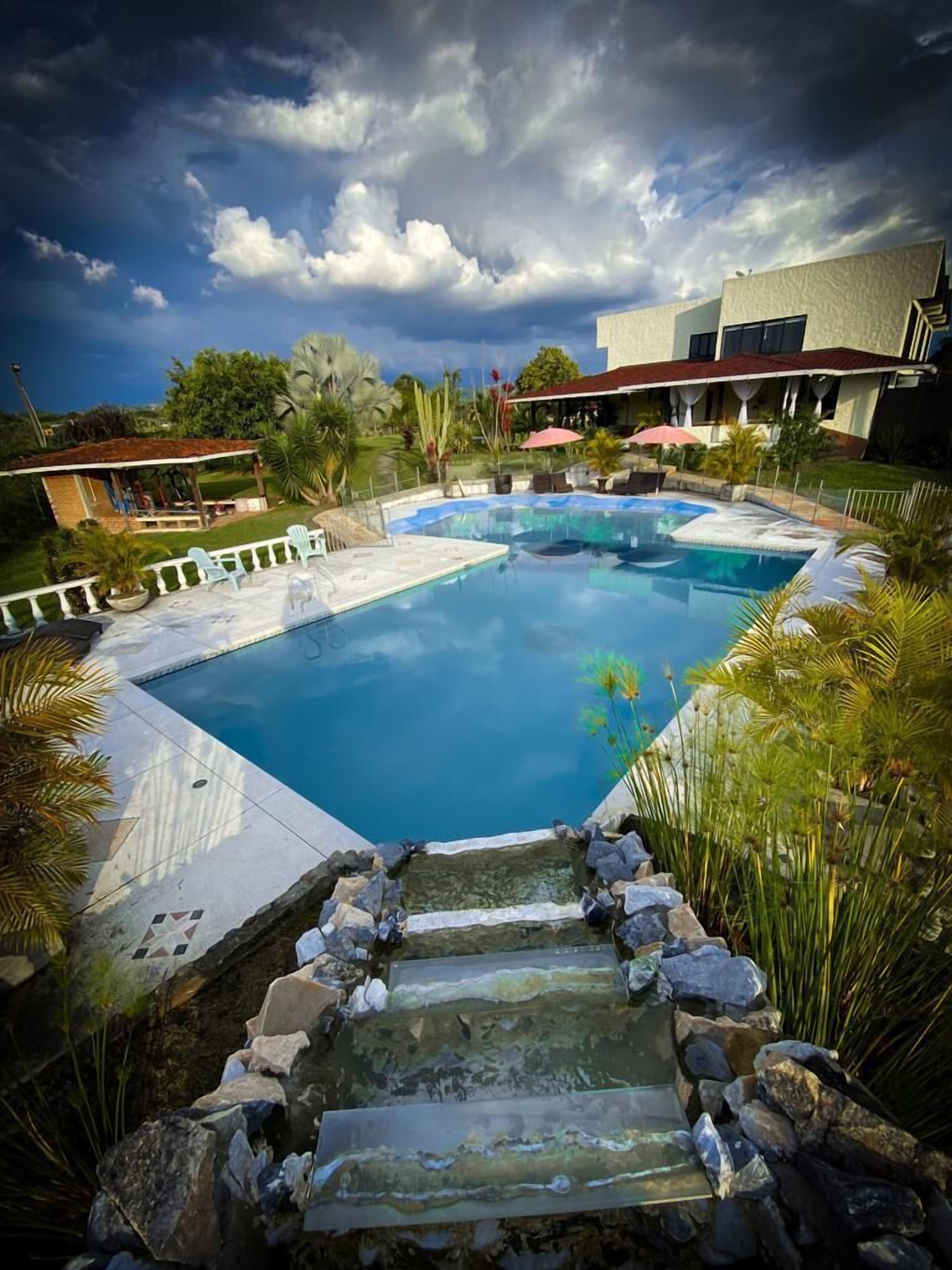 Außenpool, geöffnet von 09:00 Uhr bis 21:00 Uhr, Cabañas (gegen Gebühr)