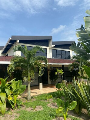 มินิบาร์, ตู้นิรภัยในห้องพัก, ห้องพักตกแต่งอย่างมีเอกลักษณ์