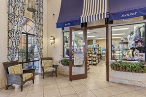 المنشأة من الداخل