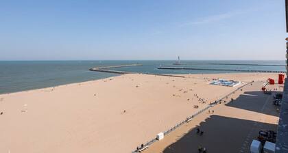 Huswell - Frontal seaview apartment in Ostend
