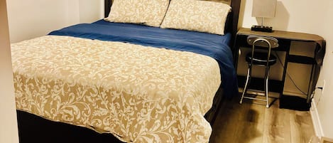 Economy eenpersoonskamer | Een bureau, een laptopwerkplek, gratis wifi, beddengoed