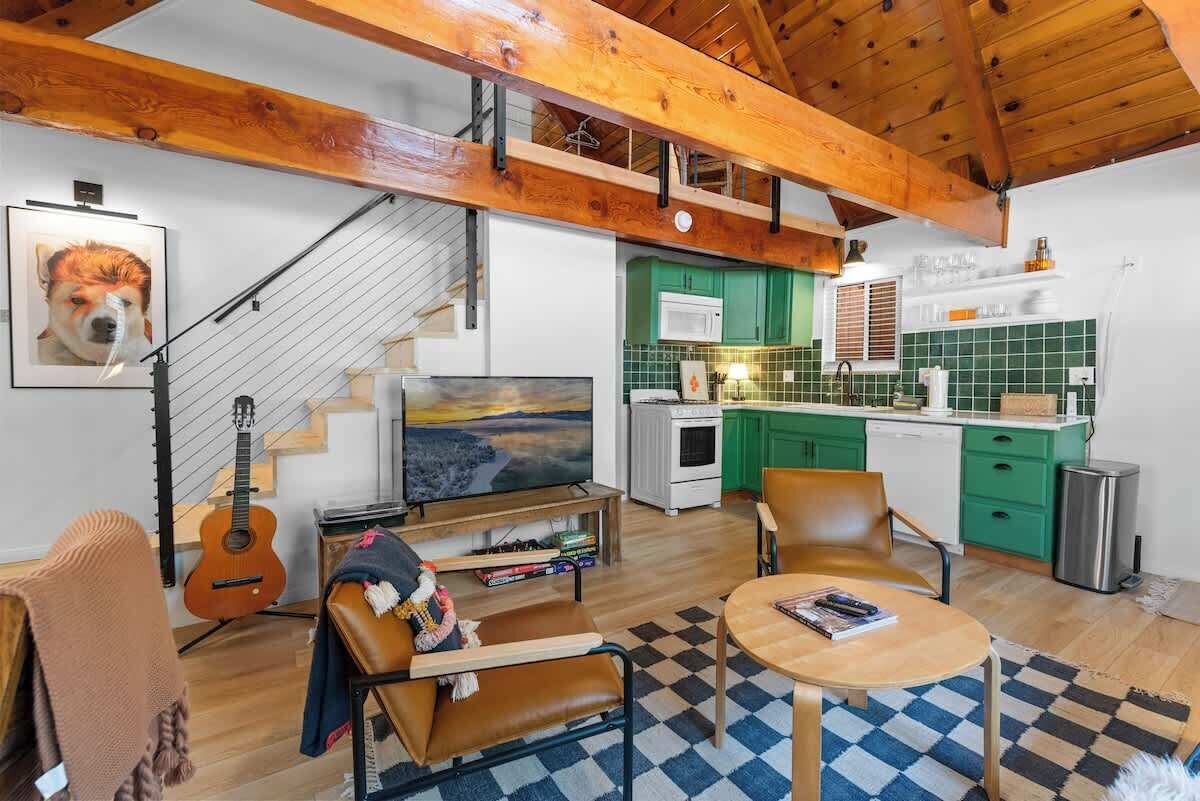 Fernseher, Kamin, Arbeitsbereiche