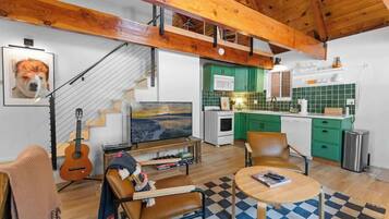 Fernseher, Kamin, Arbeitsbereiche