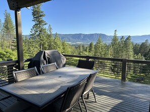 Outdoor dining - Large & Luxurious Retreat on 5 Wooded Acres w/ Hot Tub and Game Room (Cle Elum)