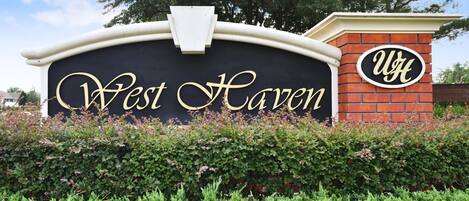 House, 6 Bedrooms | Front of property