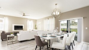 House, 6 Bedrooms | Makan dalam bilik