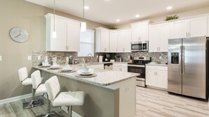 House, 6 Bedrooms | Dapur peribadi