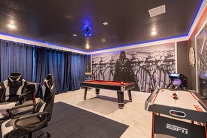 Maison, 6 chambres | Salle de jeux